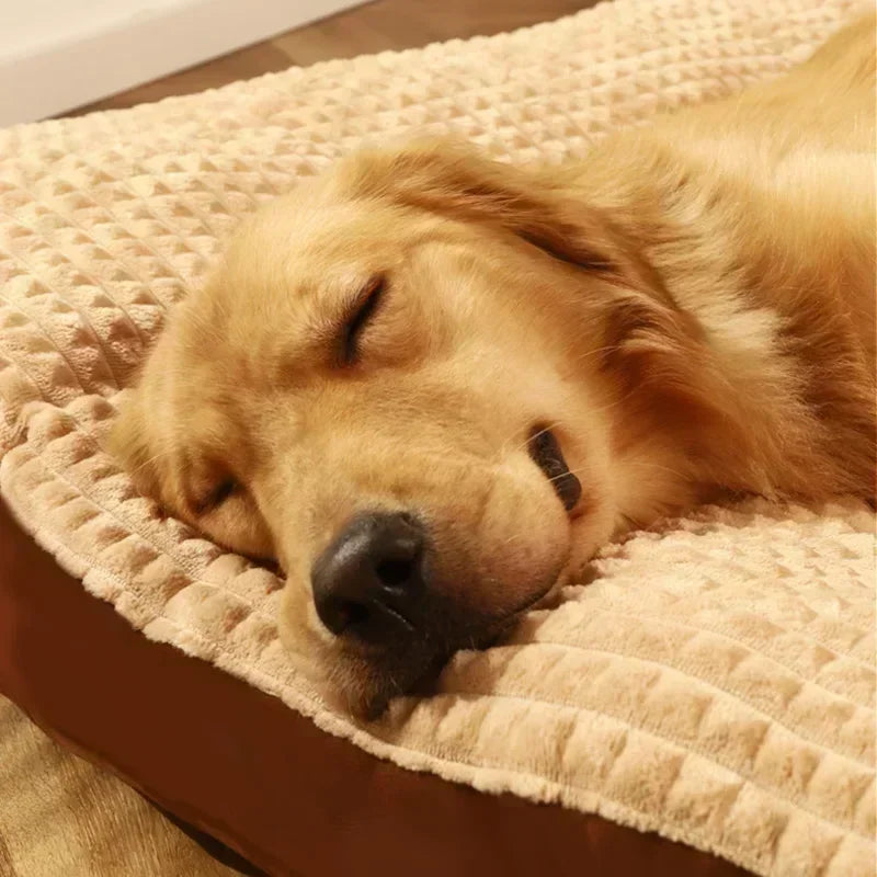 Pawinos™ Soft Fleece Pet Blanket – Washable Sleeping Mat for Dogs & Cats